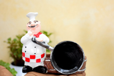 ParthNest Chef Holding Fry Pan Salt and Pepper Shaker Holder